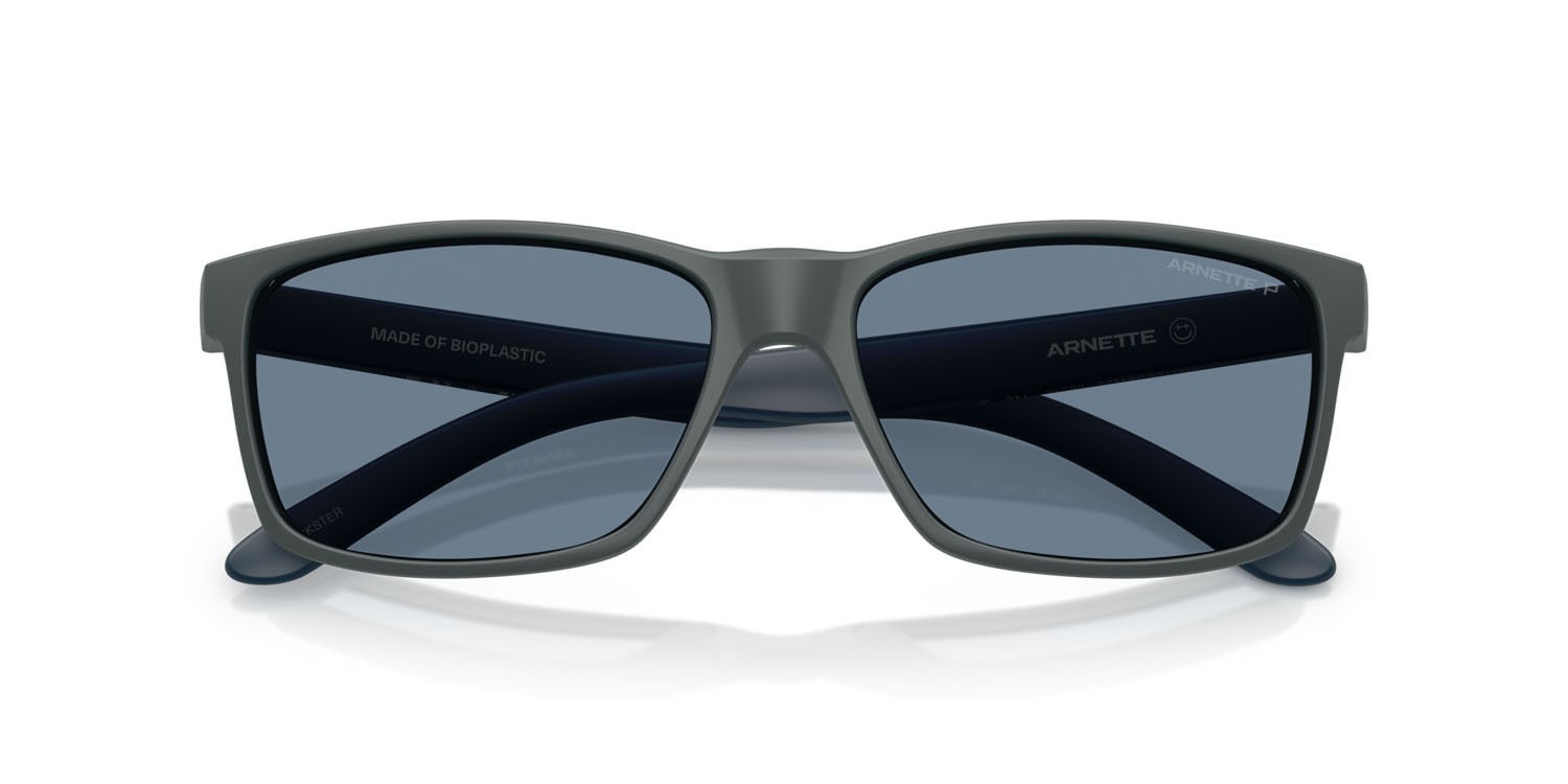 Sunglasses Arnette Slickster AN 4185 (28412V) color grigio scuro opaco shape rectangle lenses polarizzata blu scuro