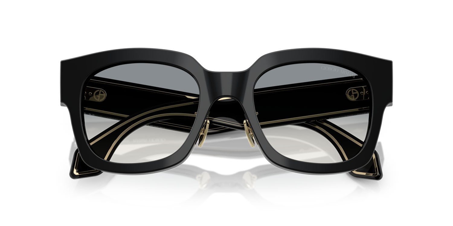 Occhiali da sole Giorgio Armani AR 8223 (500111) colore nero forma quadrato lenti grigio sfumato