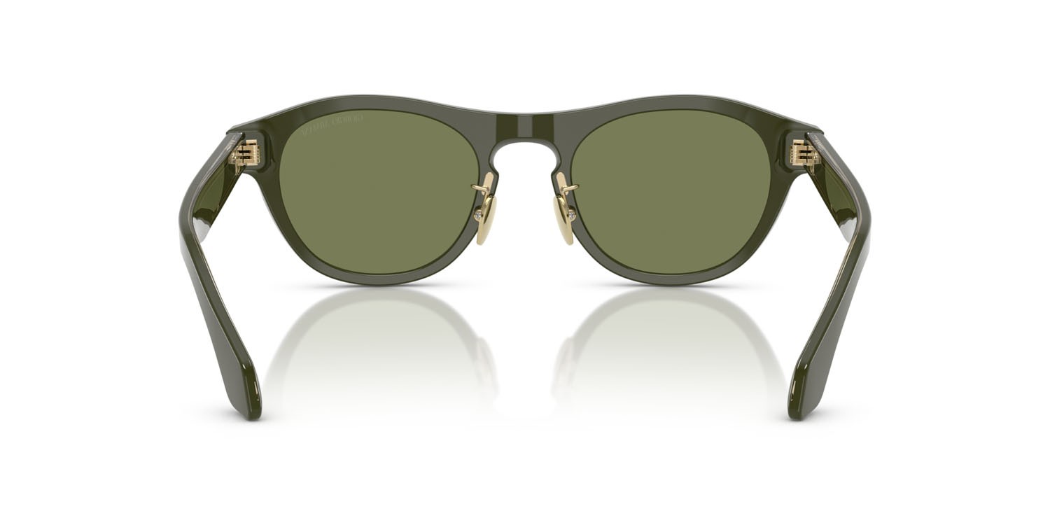 Occhiali da sole Giorgio Armani AR 8225 (61932A) colore verde scuro tinta unita forma ovale lenti verde
