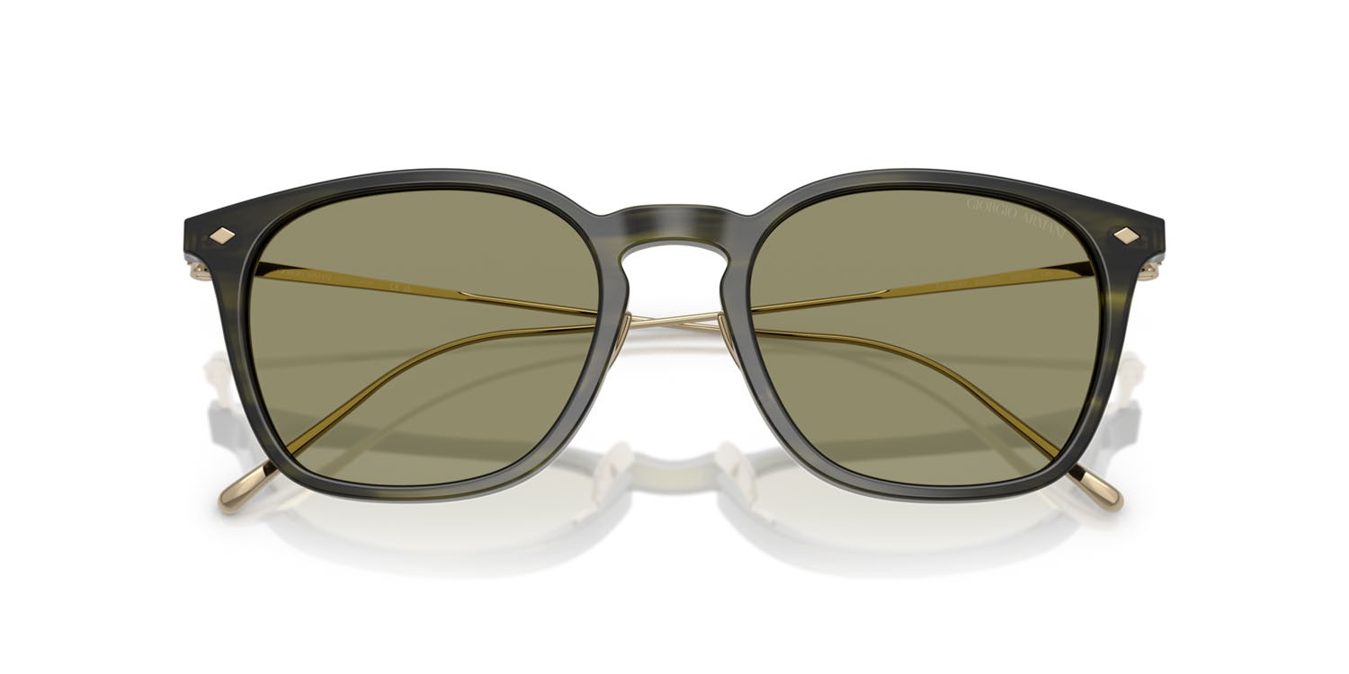 Occhiali da sole Giorgio Armani AR 8226T (62082A) colore striato verde forma quadrato lenti verde