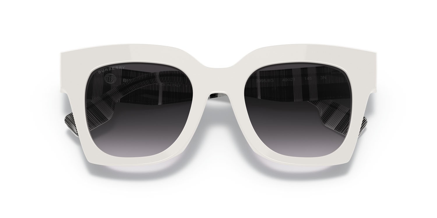 Sonnenbrillen Burberry Kitty BE 4364 (39958G) farbe bianco form quadratisch gläser sfumato grigio