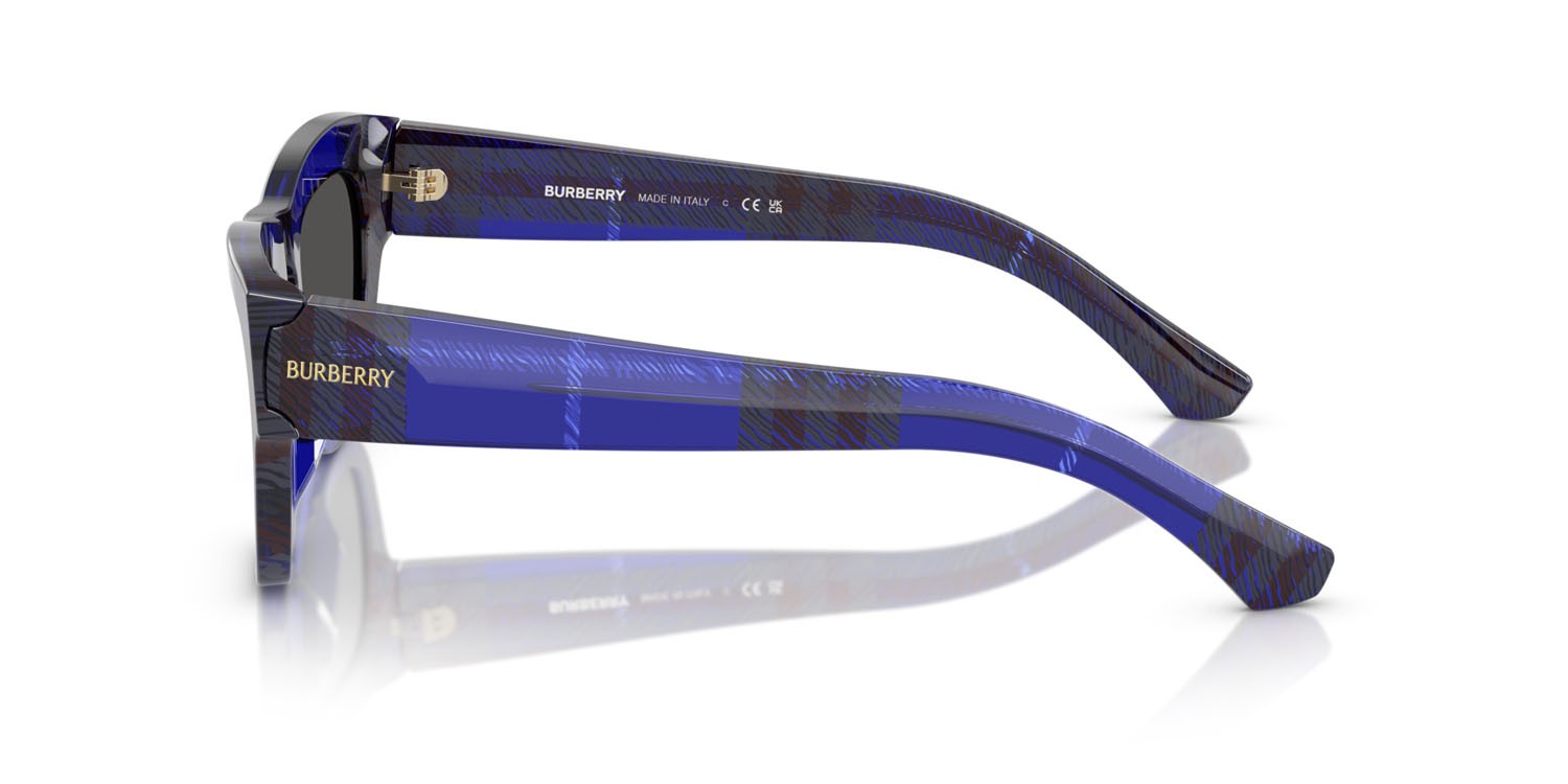 Occhiali da sole Burberry BE 4440U (411487) colore check blue forma irregolare lenti grigio scuro