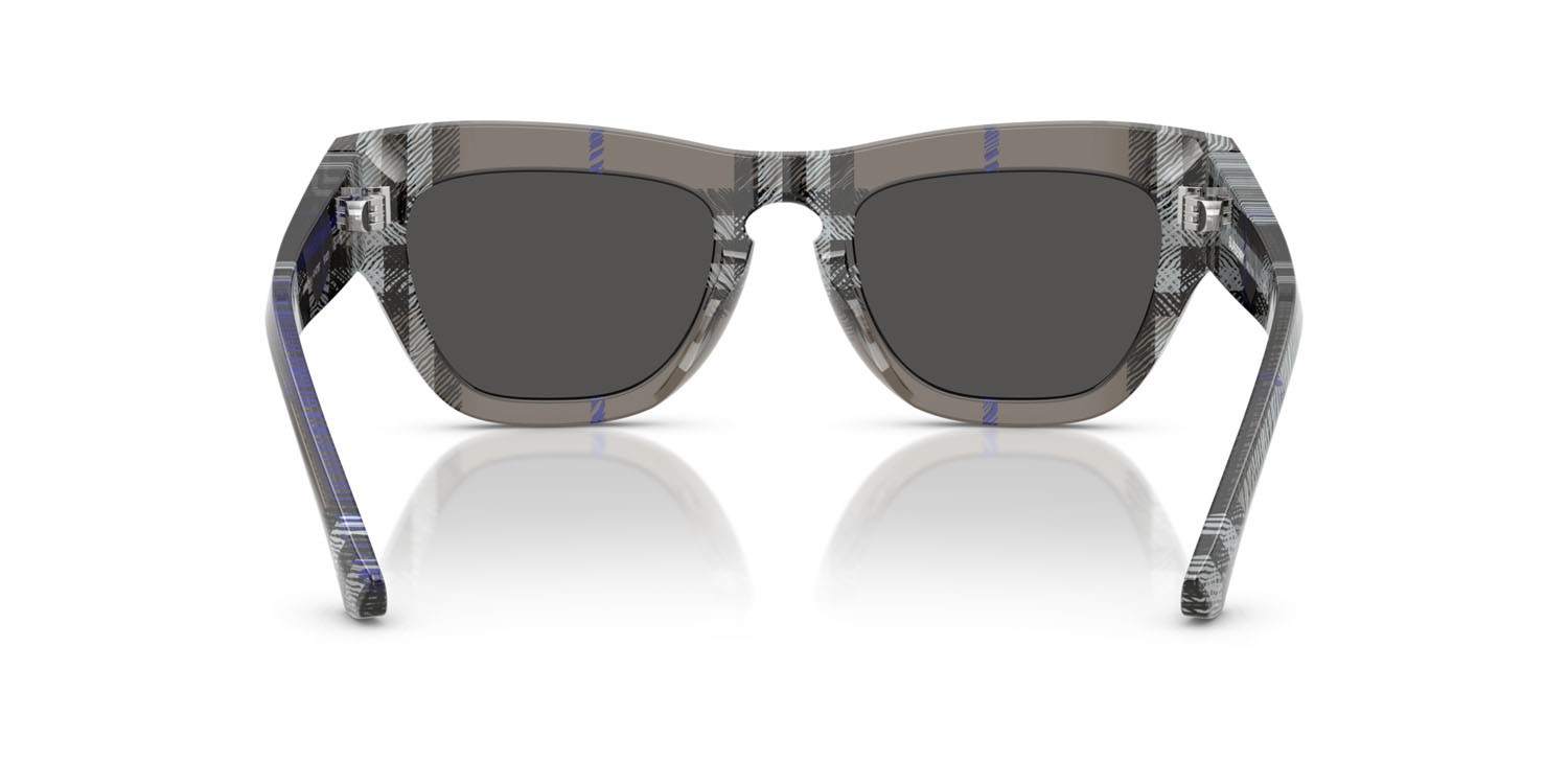 Occhiali da sole Burberry BE 4440U (414787) colore lichen check forma irregolare lenti grigio scuro