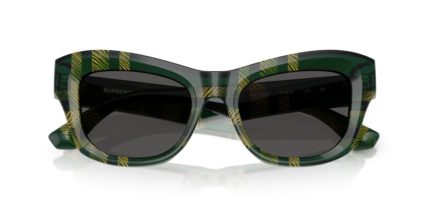 Occhiali da sole Burberry BE 4442U (412587) colore motivo a quadri verde forma cat eye lenti grigio scuro