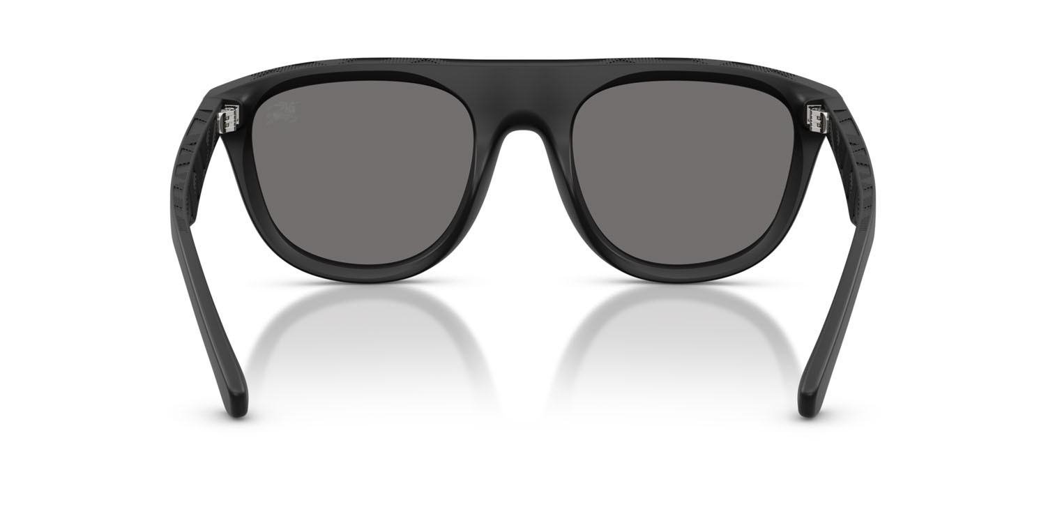 Occhiali da sole Burberry BE 4459U (346481) colore nero opaco forma quadrato lenti polar grigio scuro