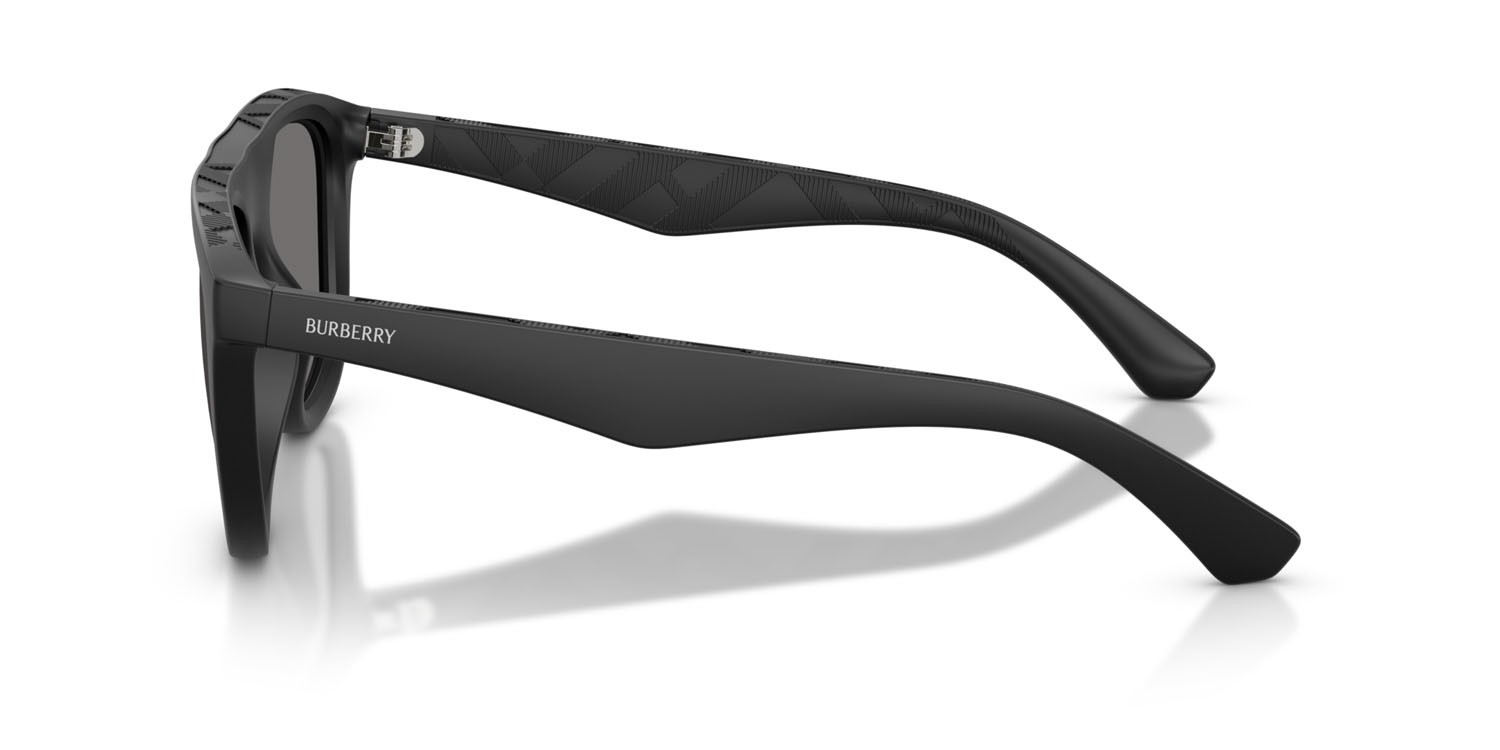Occhiali da sole Burberry BE 4459U (346481) colore nero opaco forma quadrato lenti polar grigio scuro