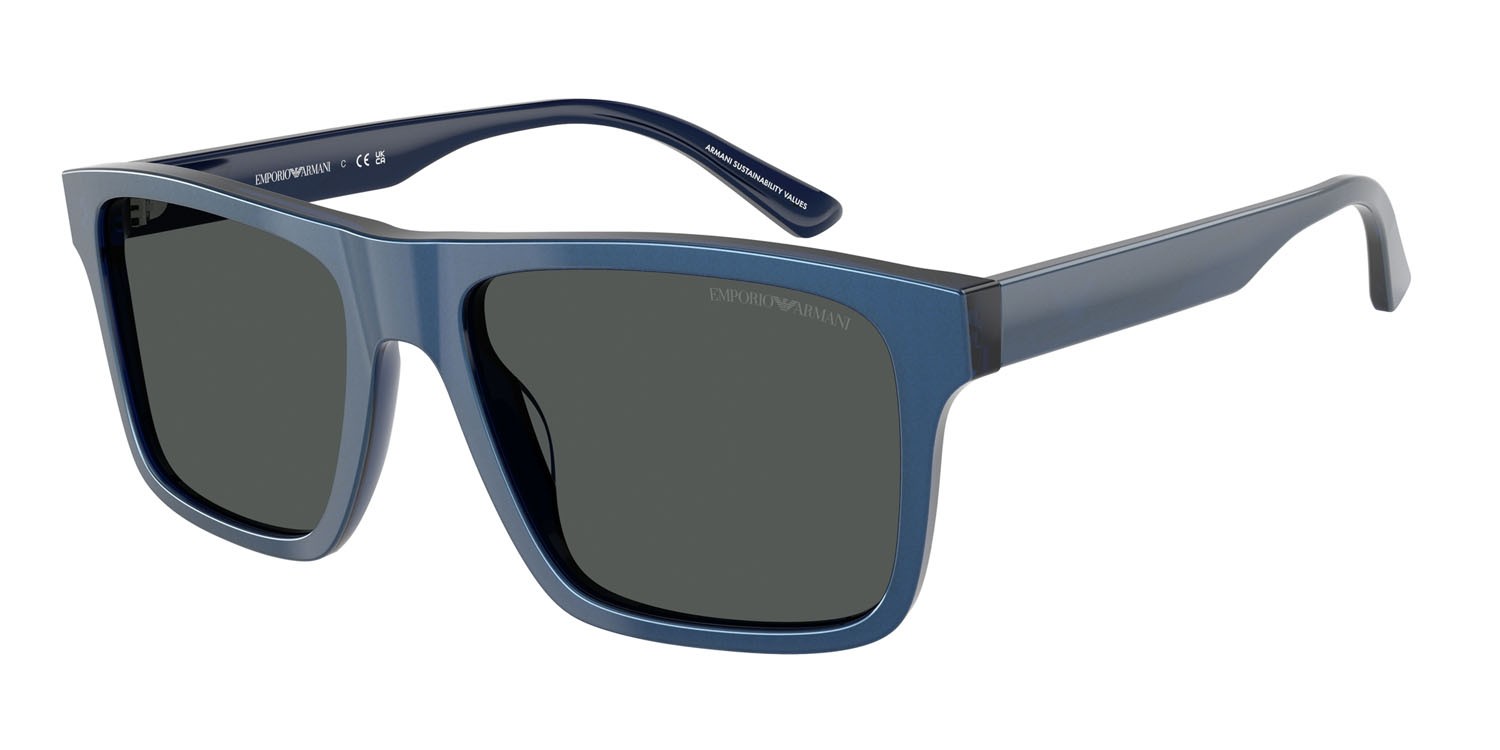 Occhiali da sole Emporio Armani EA 4232 (617587) colore blu iridescente forma quadrato lenti fumo