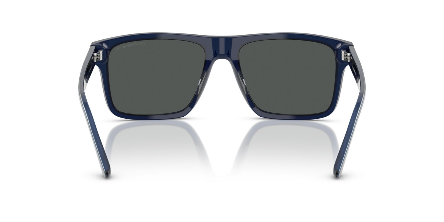 Occhiali da sole Emporio Armani EA 4232 (617587) colore blu iridescente forma quadrato lenti fumo