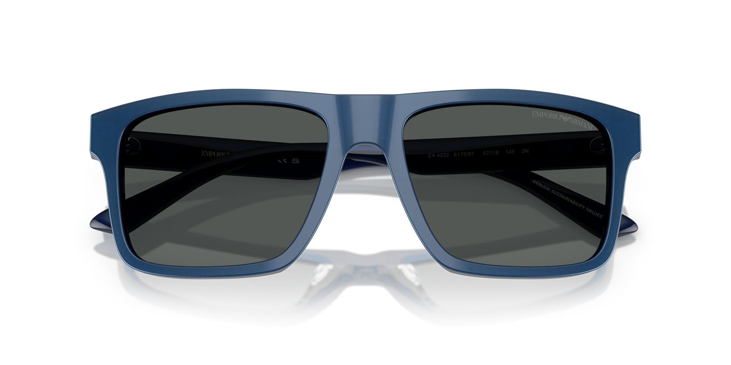 Occhiali da sole Emporio Armani EA 4232 (617587) colore blu iridescente forma quadrato lenti fumo