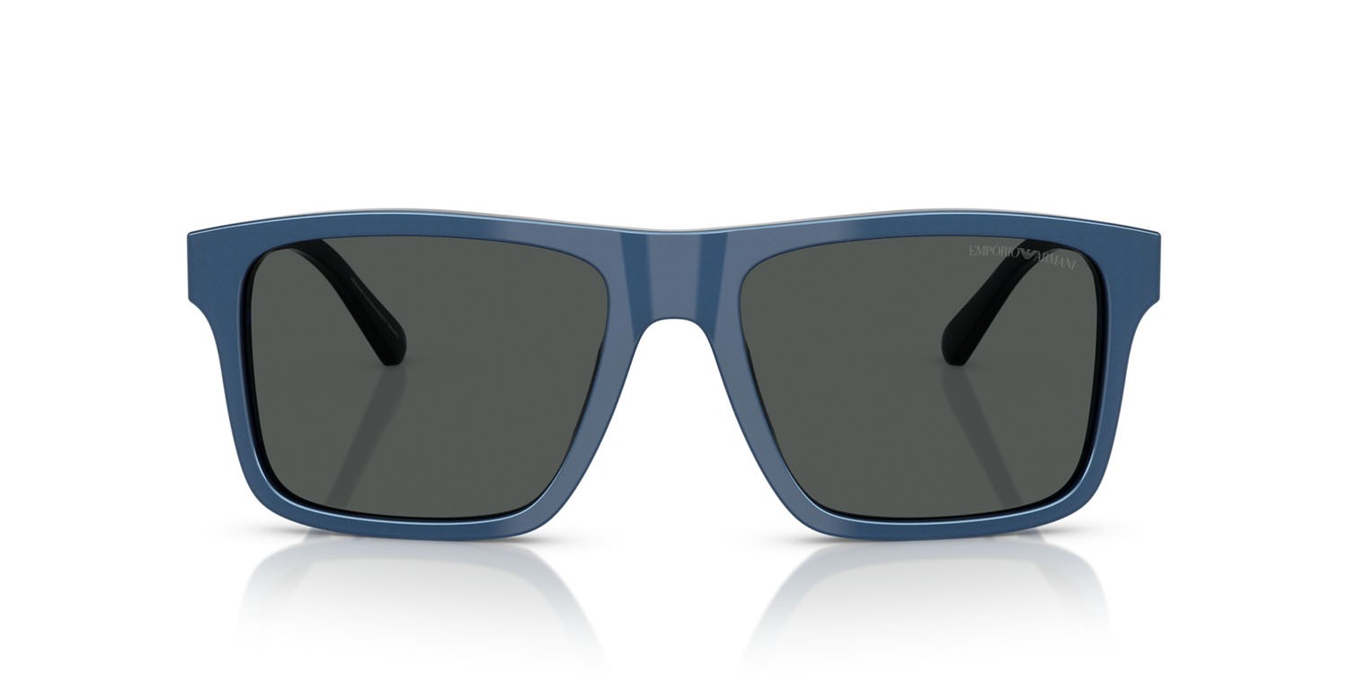 Occhiali da sole Emporio Armani EA 4232 (617587) colore blu iridescente forma quadrato lenti fumo