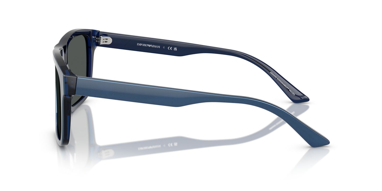 Occhiali da sole Emporio Armani EA 4232 (617587) colore blu iridescente forma quadrato lenti fumo