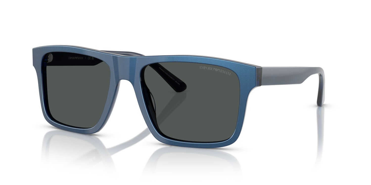 Occhiali da sole Emporio Armani EA 4232 (617587) colore blu iridescente forma quadrato lenti fumo