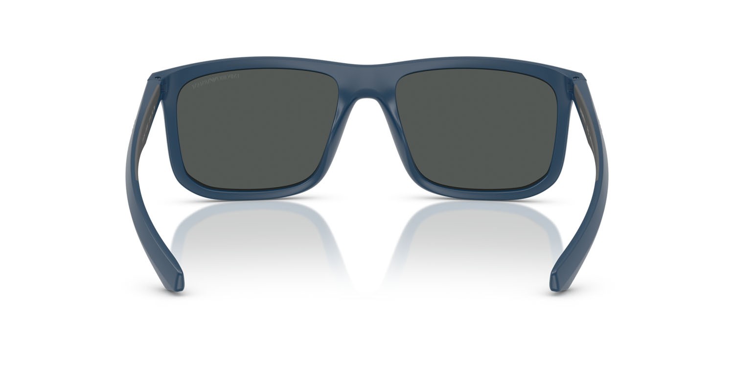 Occhiali da sole Emporio Armani EA 4234U (618587) colore blu opaco forma quadrato lenti grigio scuro