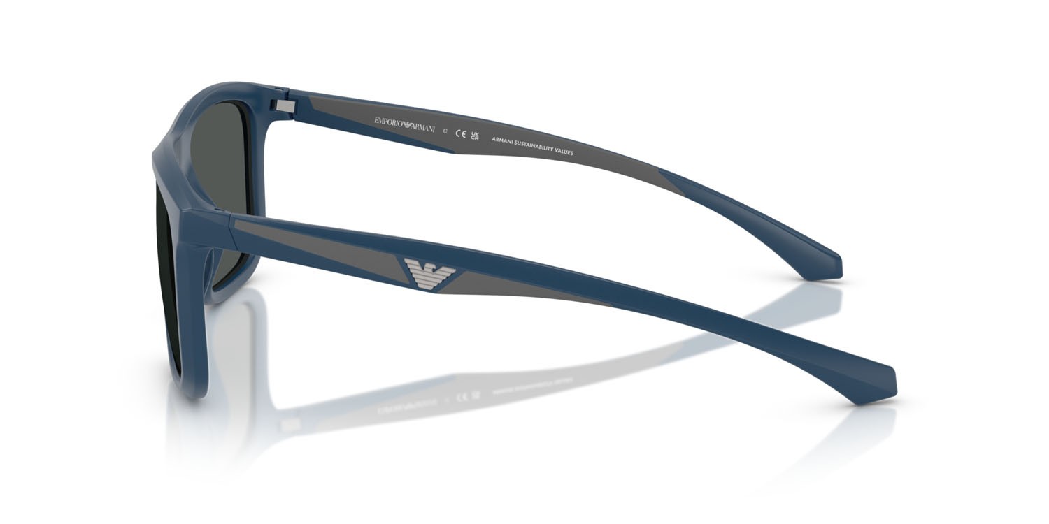 Occhiali da sole Emporio Armani EA 4234U (618587) colore blu opaco forma quadrato lenti grigio scuro