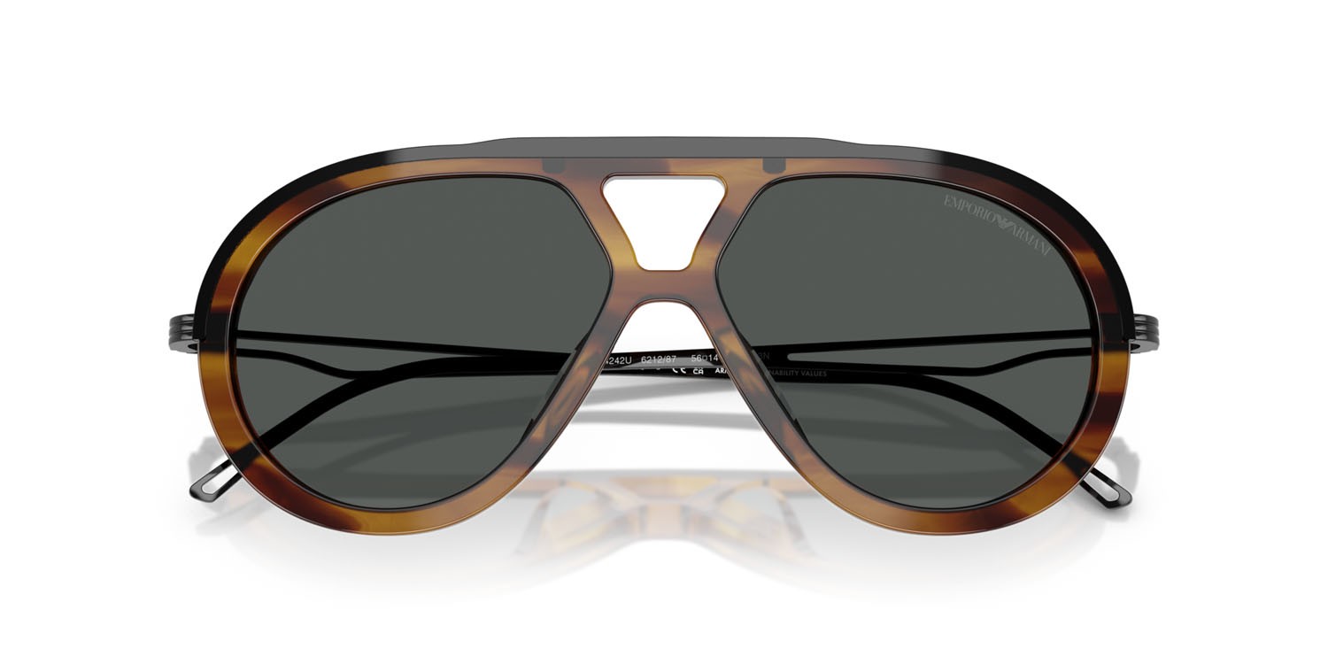 Occhiali da sole Emporio Armani EA 4242U (621287) colore marrone brillante striato forma aviator lenti grigio scuro