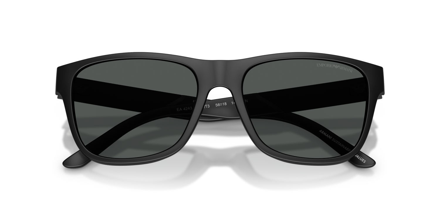 Occhiali da sole Emporio Armani EA 4243 (5001T3) colore nero opaco forma quadrato lenti grigio scuro