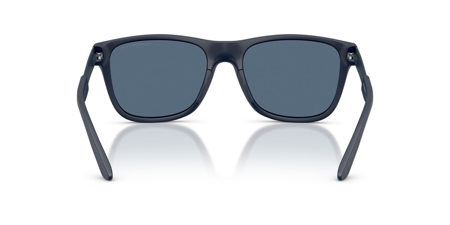 Occhiali da sole Emporio Armani EA 4243 (624480) colore blu opaco forma quadrato lenti blu scuro