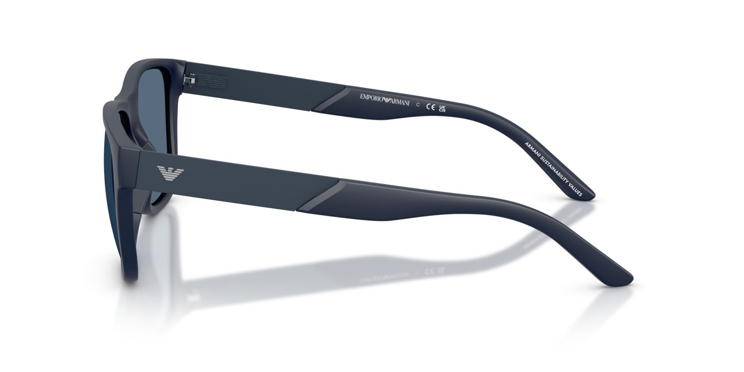 Occhiali da sole Emporio Armani EA 4243 (624480) colore blu opaco forma quadrato lenti blu scuro
