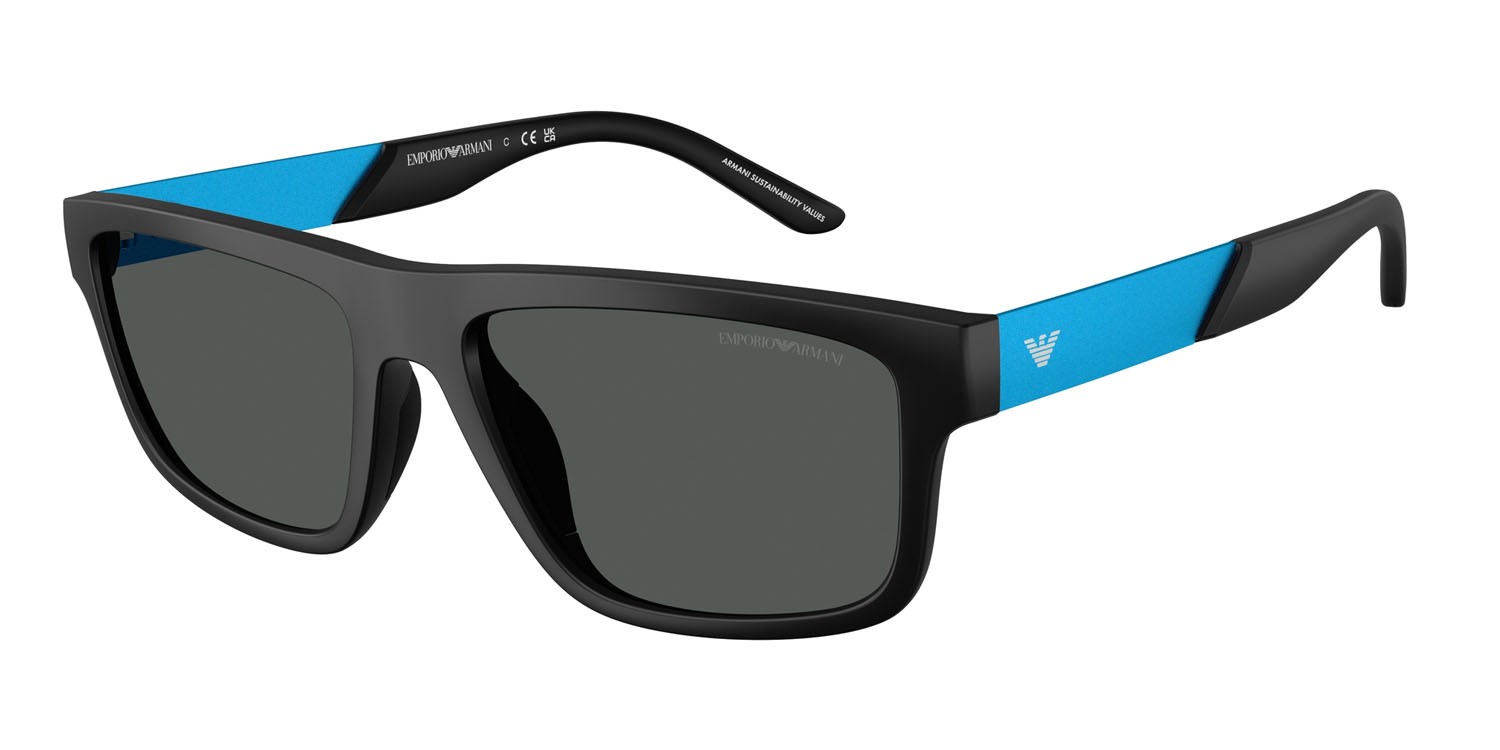 Occhiali da sole Emporio Armani EA 4244U (500187) colore nero opaco forma rettangolare lenti grigio scuro