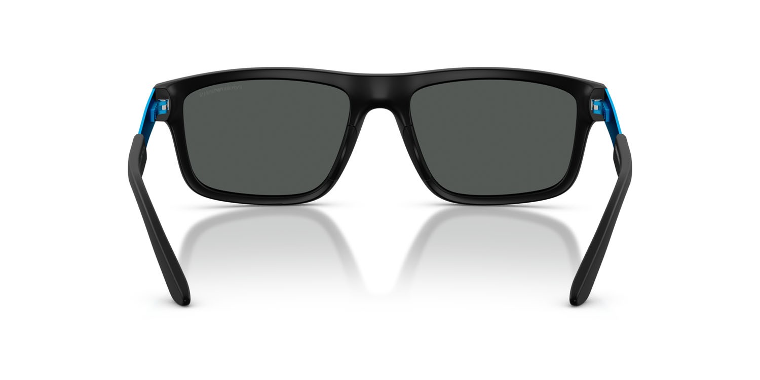 Occhiali da sole Emporio Armani EA 4244U (500187) colore nero opaco forma rettangolare lenti grigio scuro