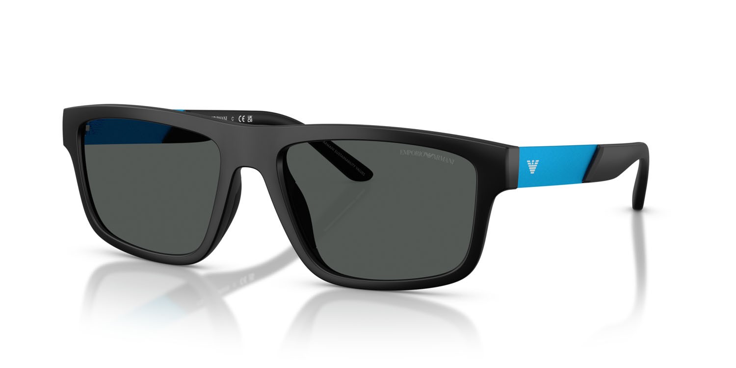 Occhiali da sole Emporio Armani EA 4244U (500187) colore nero opaco forma rettangolare lenti grigio scuro