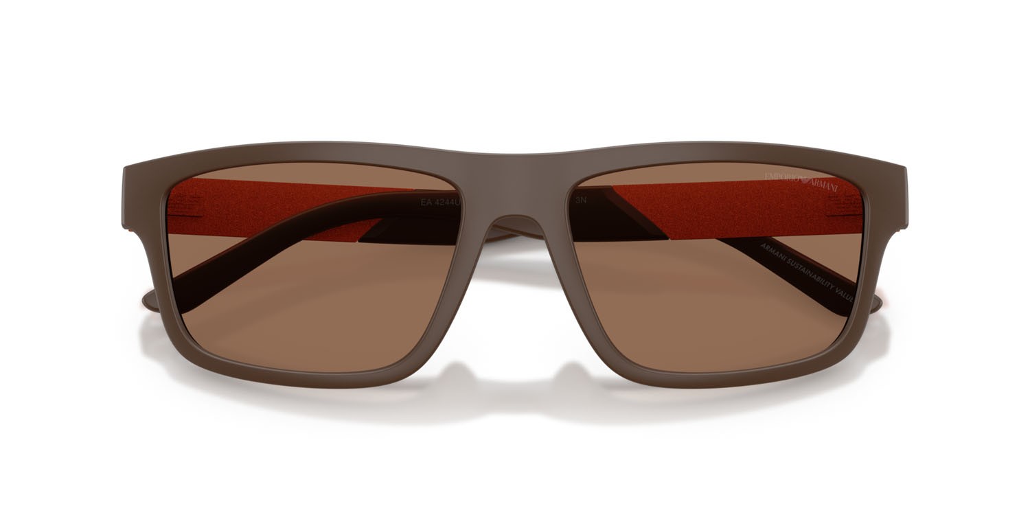 Occhiali da sole Emporio Armani EA 4244U (624373) colore marrone opaco forma rettangolare lenti marrone scuro
