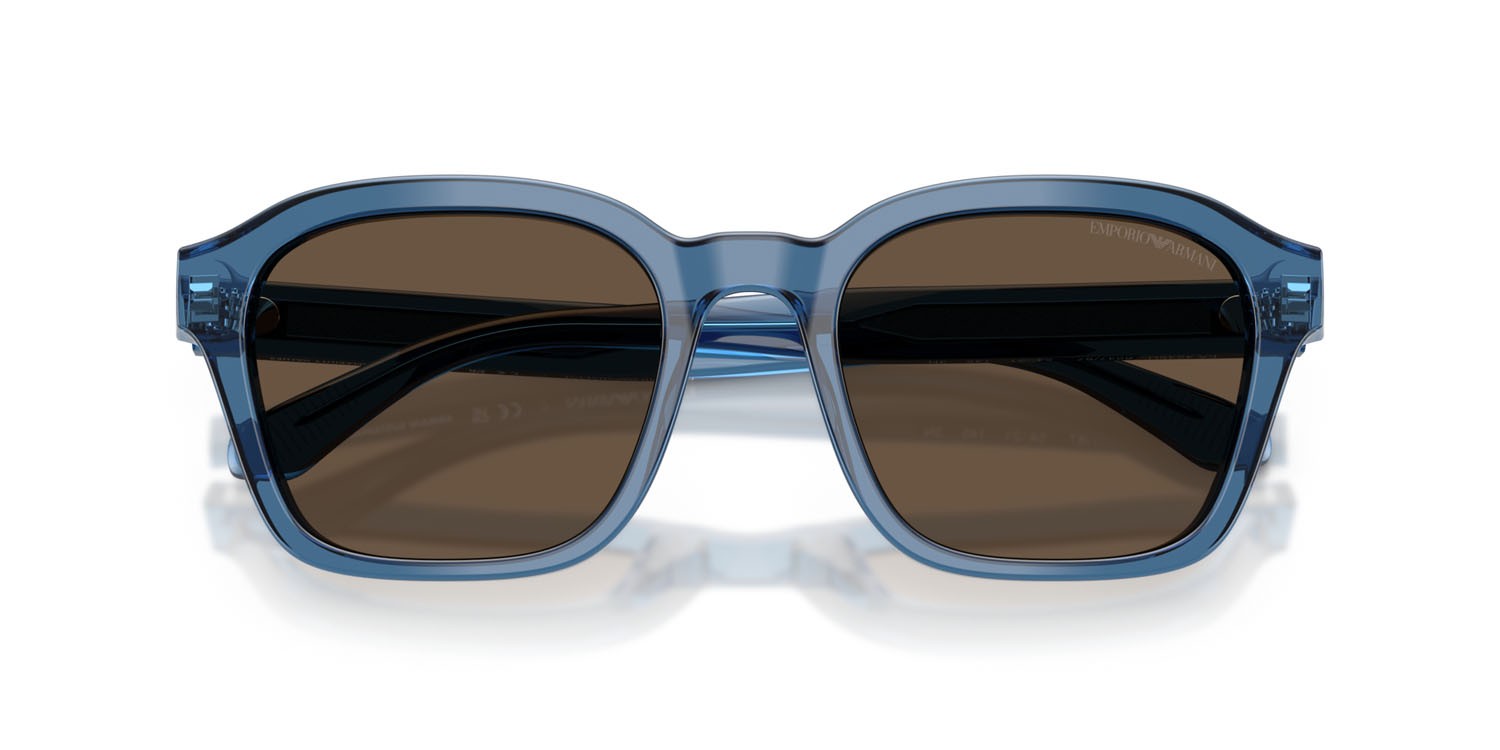 Occhiali da sole Emporio Armani EA 4245U (624787) colore blu trasparente lucido forma irregolare lenti marrone tinta unita