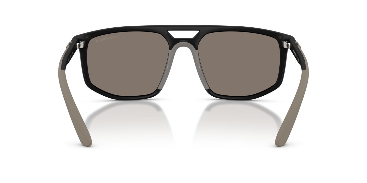 Occhiali da sole Emporio Armani EA 4248U (50016G) colore nero opaco forma aviator lenti grigio chiaro specchiato argento