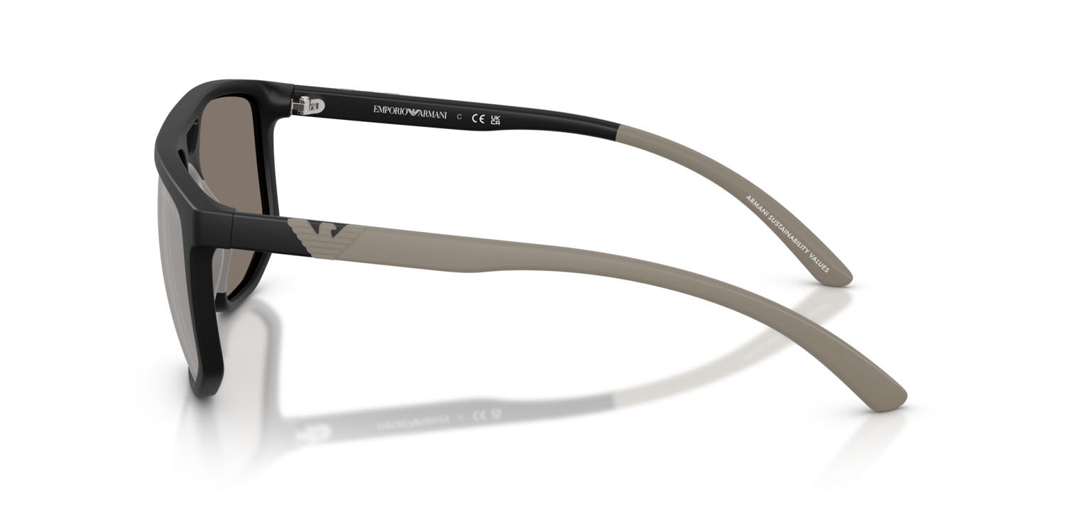 Occhiali da sole Emporio Armani EA 4248U (50016G) colore nero opaco forma aviator lenti grigio chiaro specchiato argento