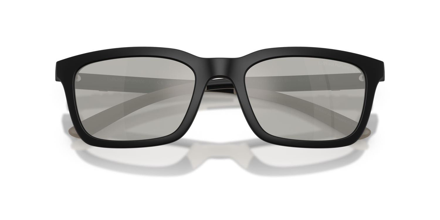 Occhiali da sole Emporio Armani EA 4249U (50016G) colore nero opaco forma rettangolare lenti grigio chiaro/flash argento