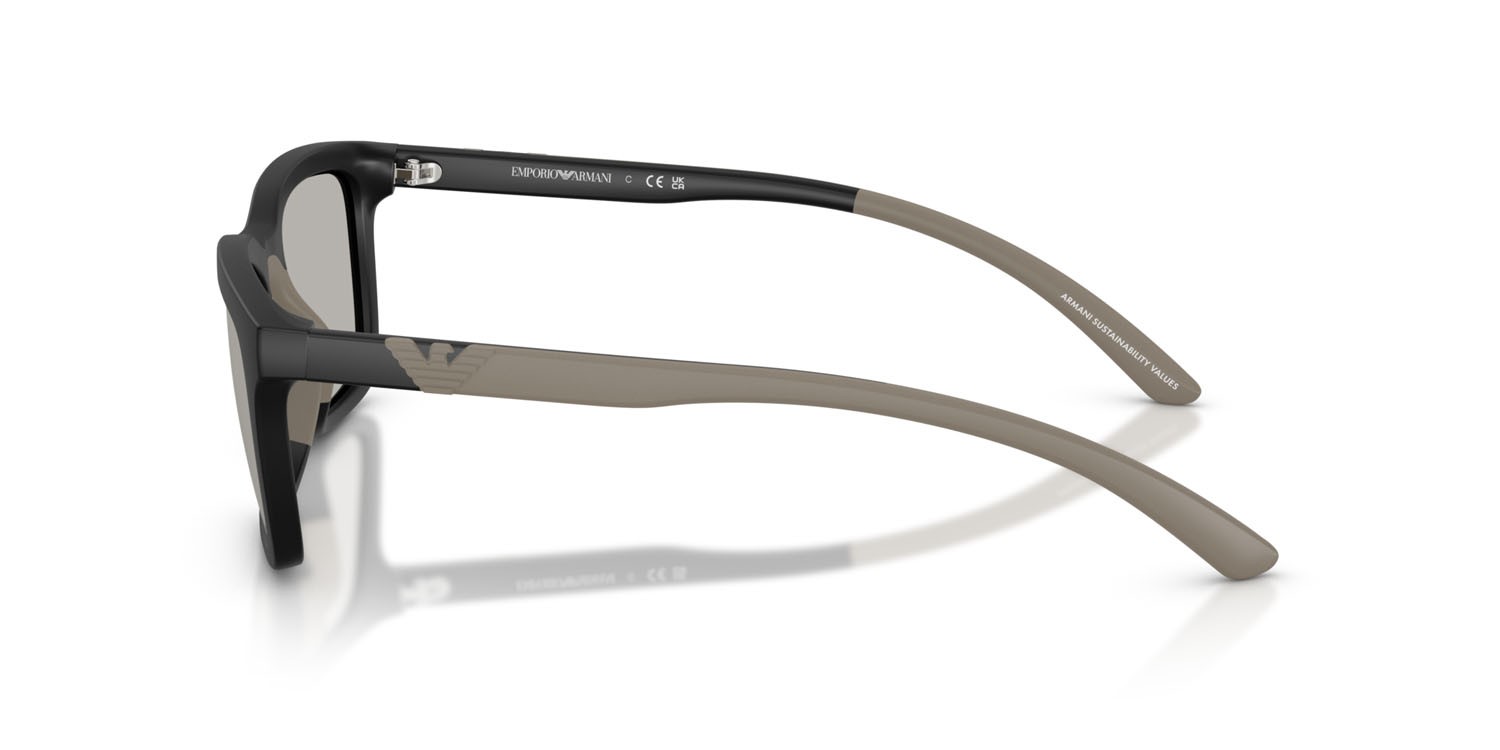 Occhiali da sole Emporio Armani EA 4249U (50016G) colore nero opaco forma rettangolare lenti grigio chiaro/flash argento