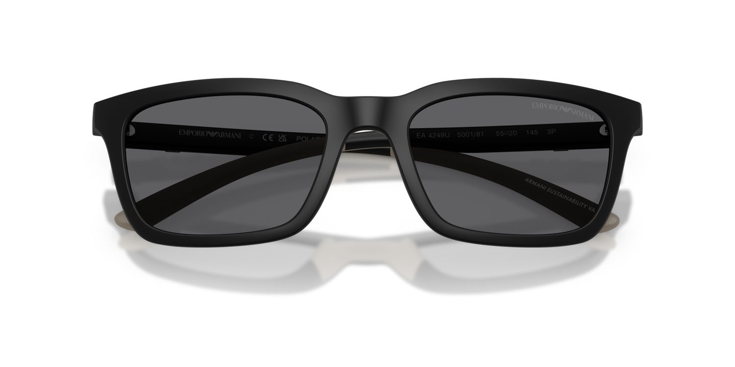 Occhiali da sole Emporio Armani EA 4249U (500181) colore nero opaco forma rettangolare lenti polar grigio