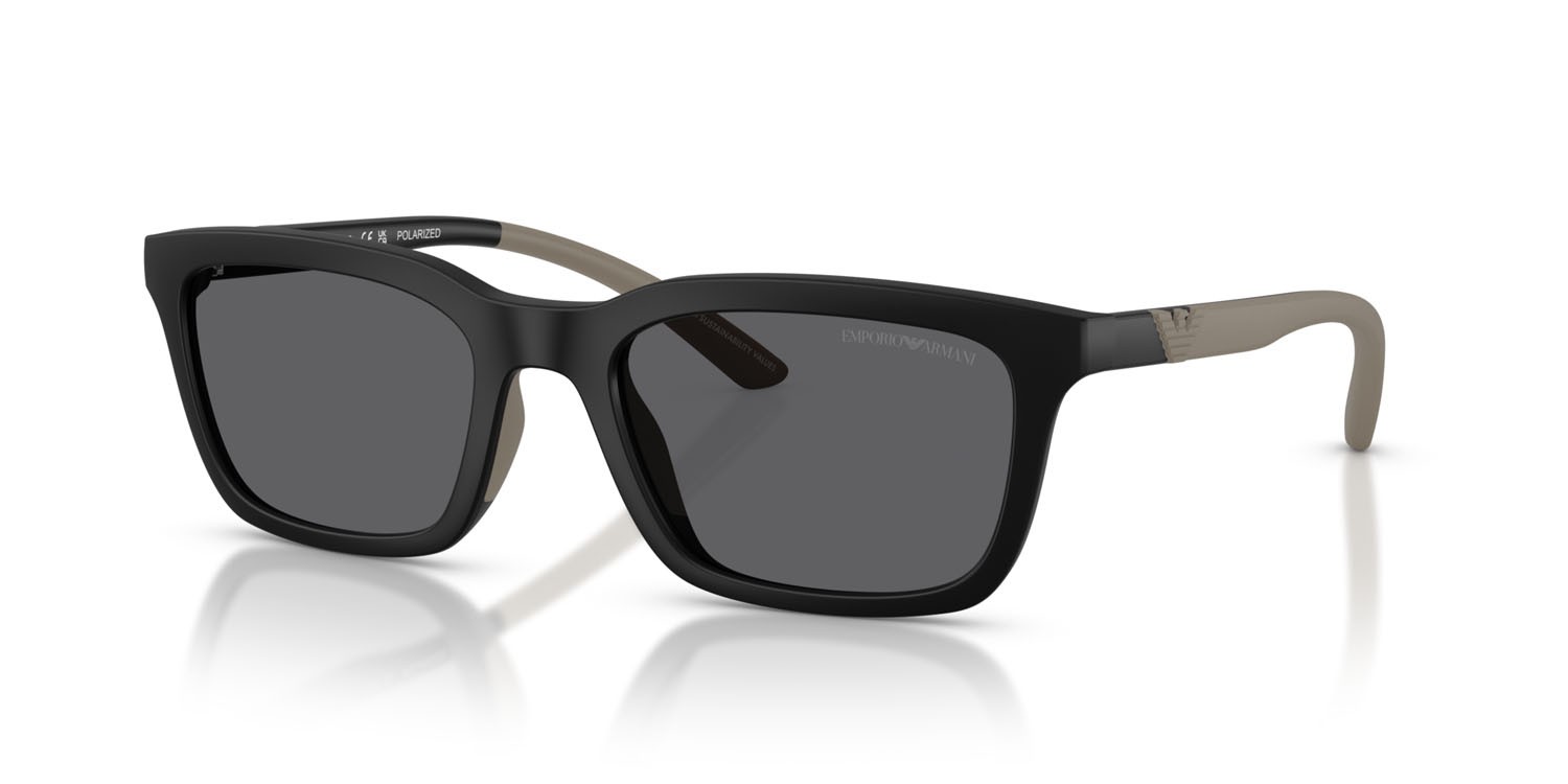 Occhiali da sole Emporio Armani EA 4249U (500181) colore nero opaco forma rettangolare lenti polar grigio