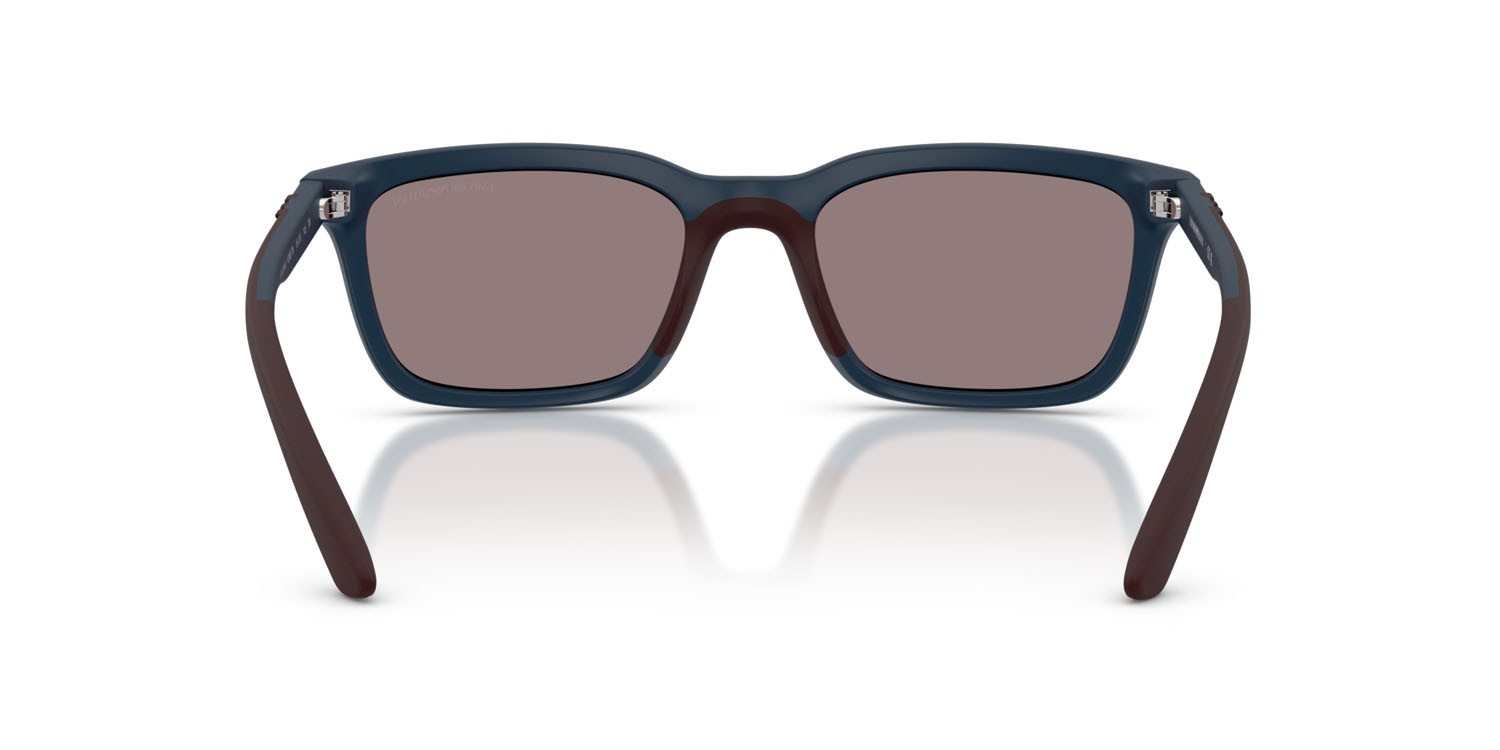 Occhiali da sole Emporio Armani EA 4249U (62607N) colore blu opaco forma rettangolare lenti violetto scuro