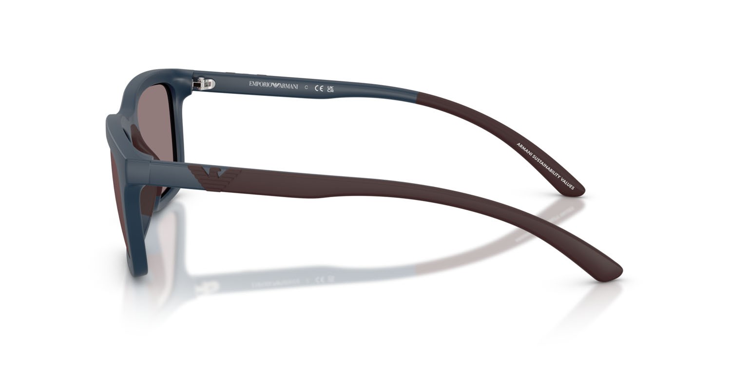 Occhiali da sole Emporio Armani EA 4249U (62607N) colore blu opaco forma rettangolare lenti violetto scuro