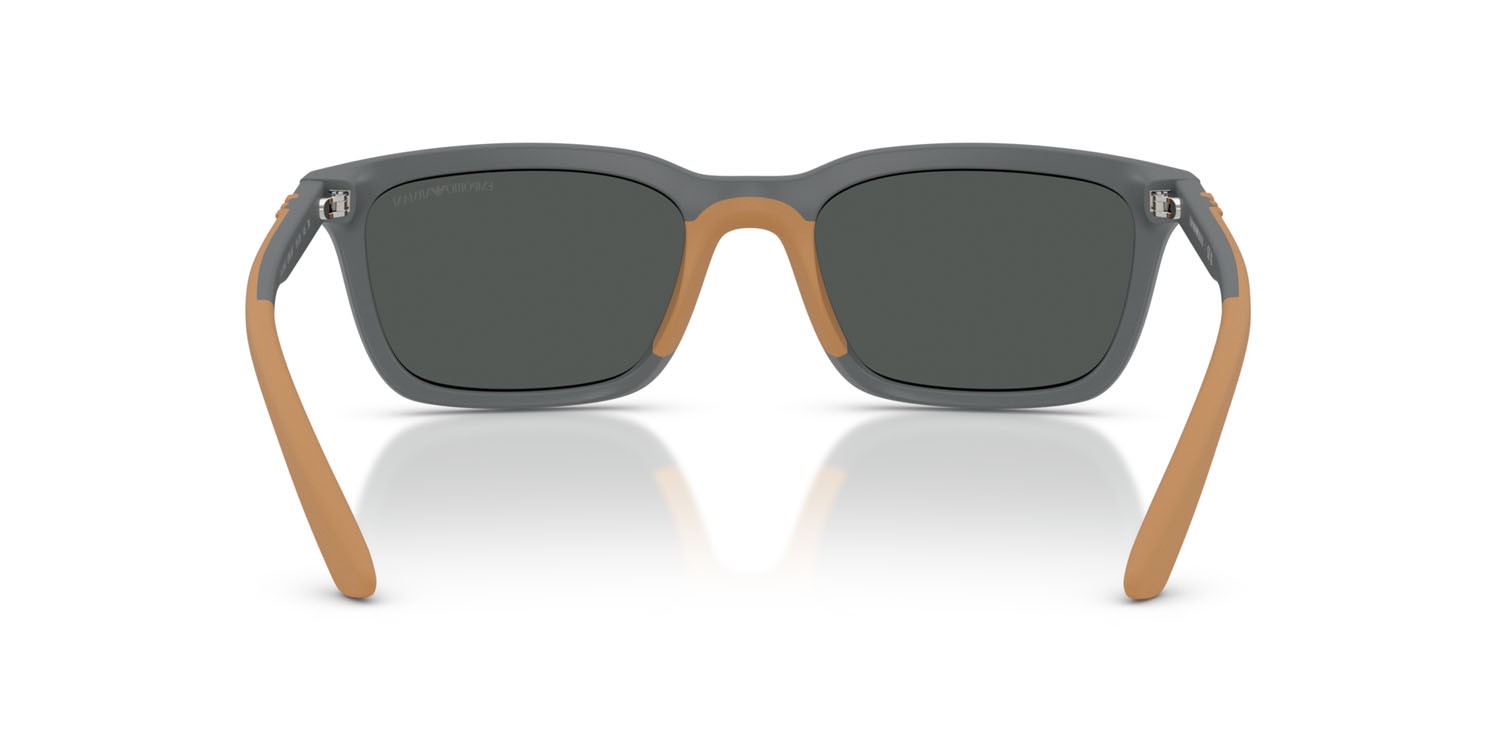 Occhiali da sole Emporio Armani EA 4249U (626187) colore grigio opaco forma rettangolare lenti grigio scuro
