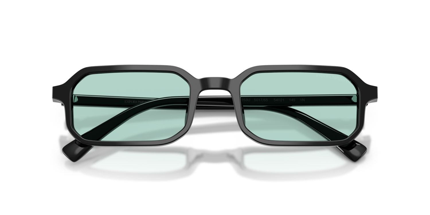 Occhiali da sole Emporio Armani EA 4253U (501765) colore nero lucido forma rettangolare lenti azzurro chiaro