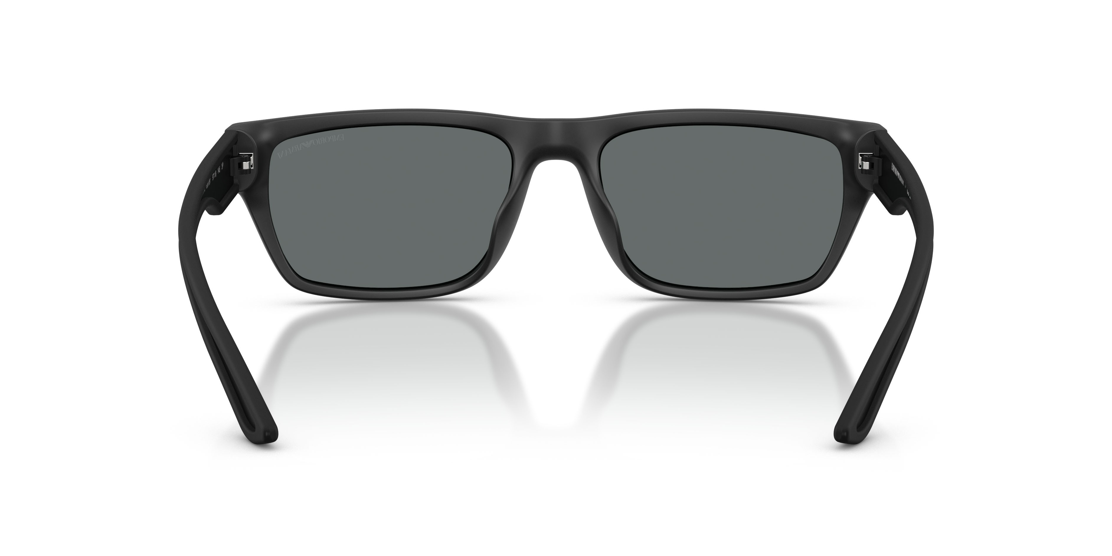Occhiali da sole Emporio Armani EA 4267U (500181) colore nero opaco gommato forma quadrato lenti polarized grigio scuro