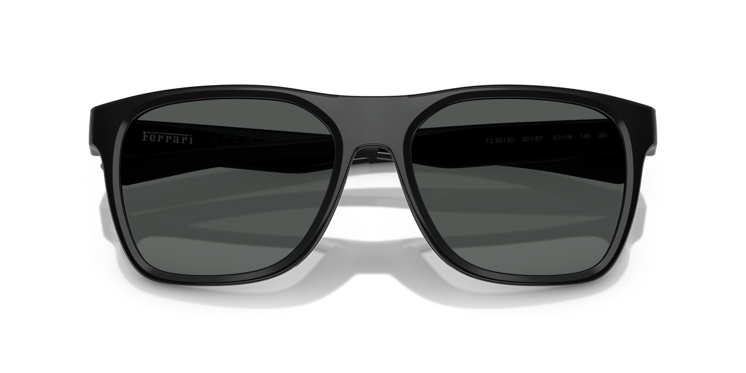 Occhiali da sole Ferrari Scuderia FZ 6013D (501/87) colore nero forma quadrato lenti grigio