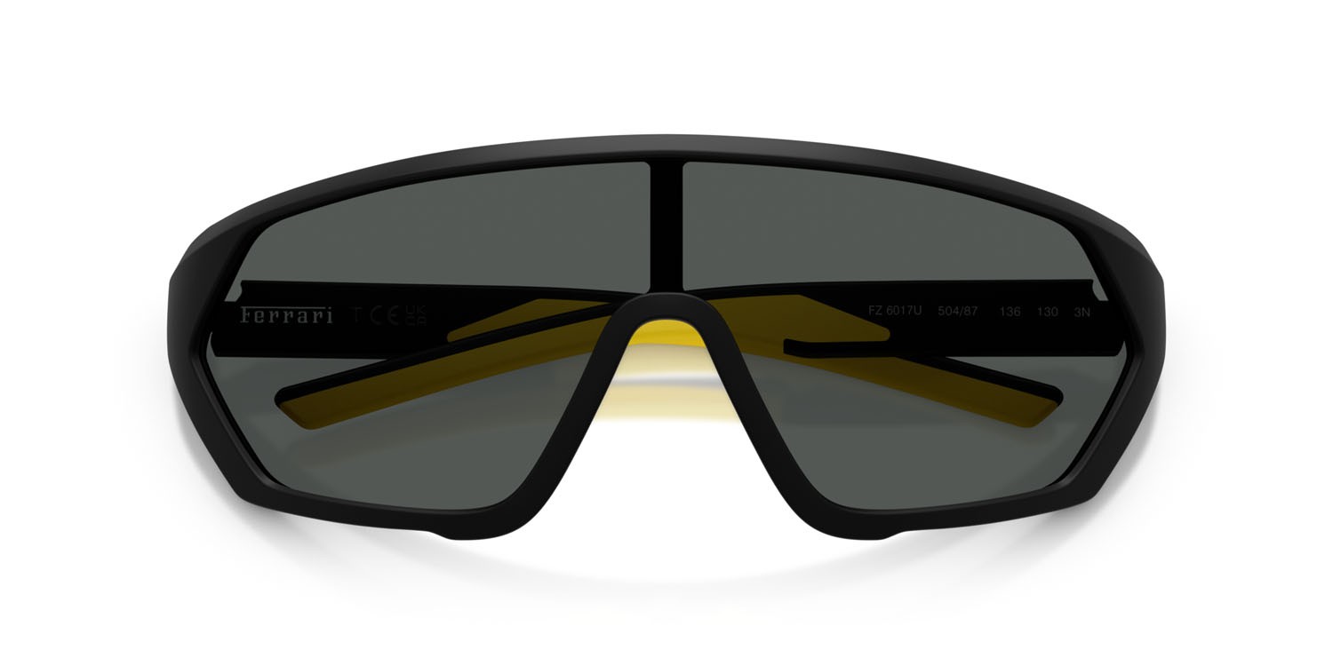 Occhiali da sole Ferrari Scuderia FZ 6017U (504/87) colore nero opaco forma quadrato lenti grigio