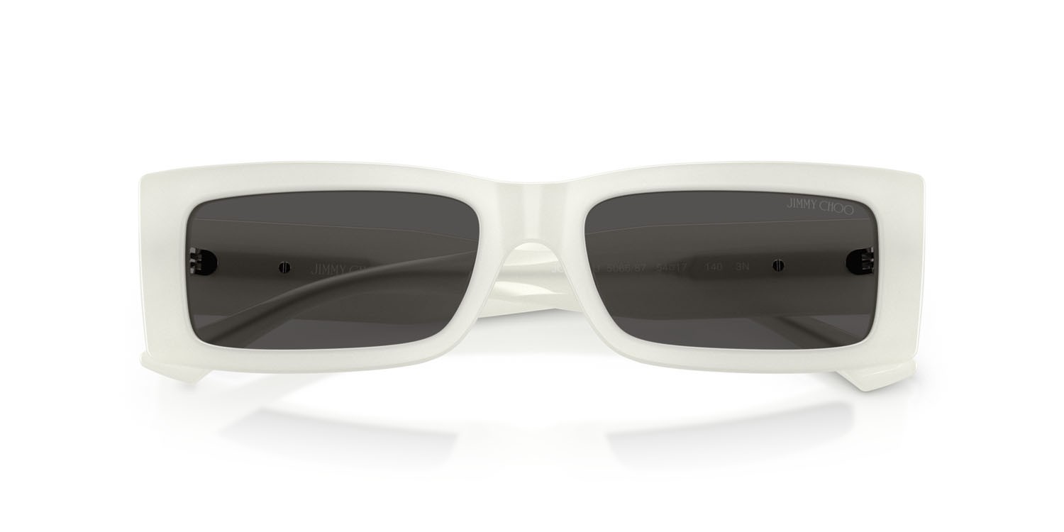 Occhiali da sole Jimmy Choo JC 5040U (506687) colore opale latte forma rettangolare lenti grigio scuro