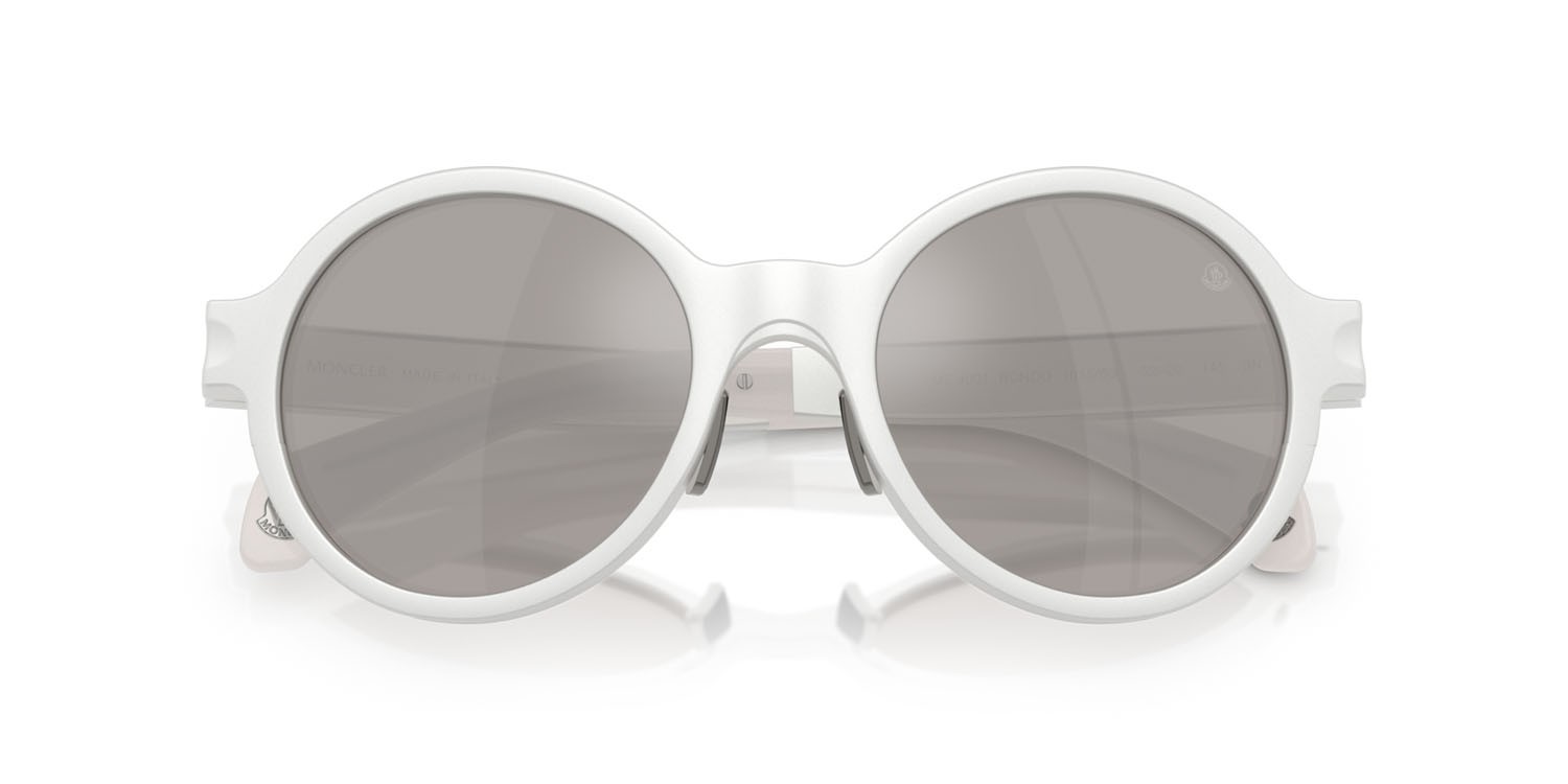 Occhiali da sole Moncler Rondo ME 4001 (10156G) colore argento opaco forma rotondo lenti grigio chiaro specchiato argento