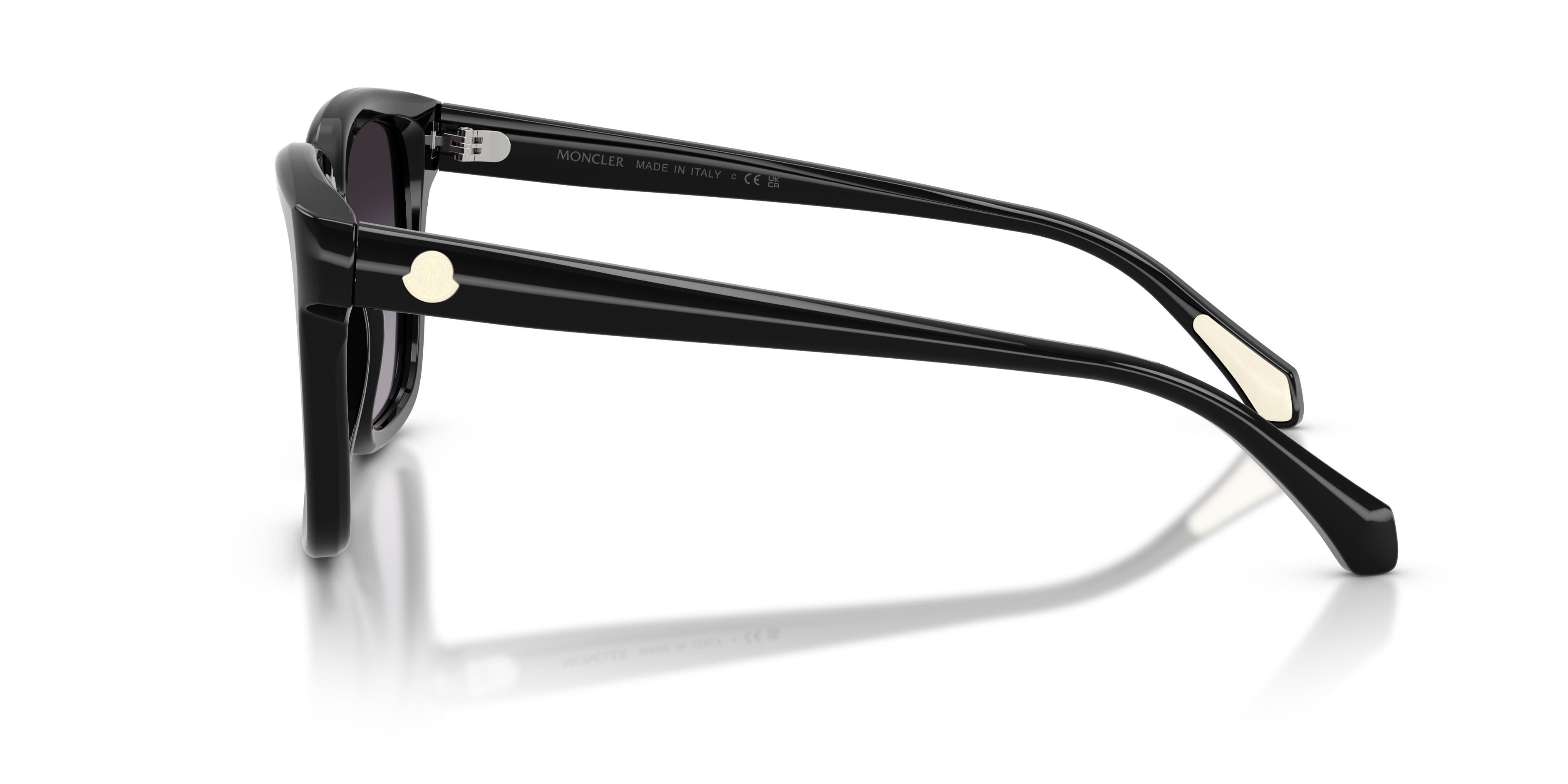 Occhiali da sole Moncler Clasico ME 6026 (30018G) colore nero lucido forma quadrato lenti grigio sfumato