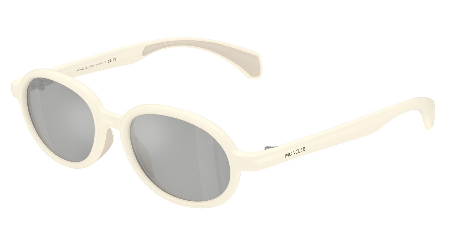 Occhiali da sole Moncler Caprice ME 8006 (50028V) colore color burro opaco forma ovale lenti trasparente specchiato argento