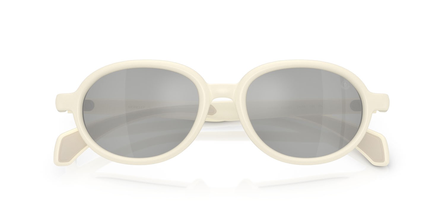 Occhiali da sole Moncler Caprice ME 8006 (50028V) colore color burro opaco forma ovale lenti trasparente specchiato argento