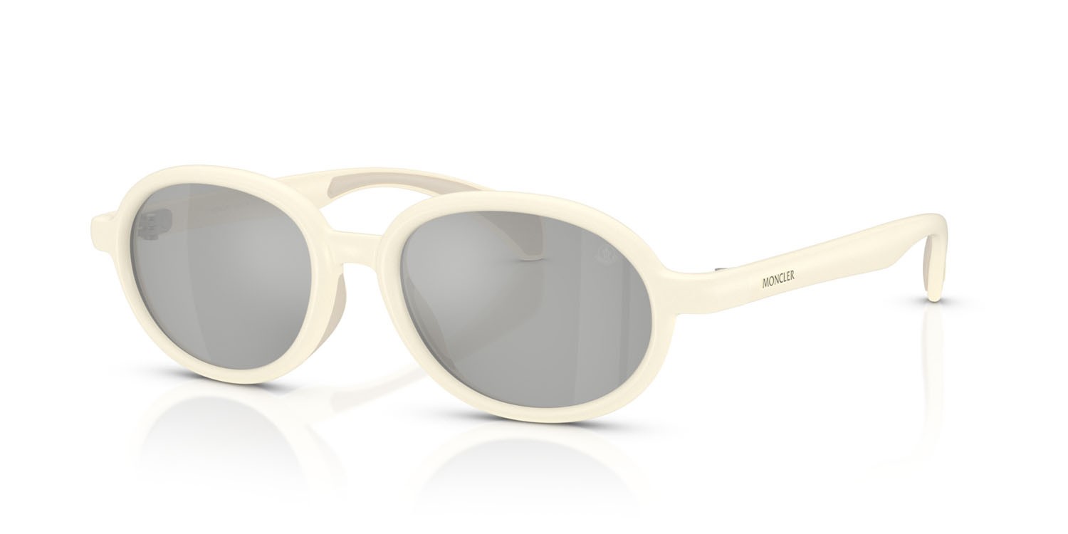 Occhiali da sole Moncler Caprice ME 8006 (50028V) colore color burro opaco forma ovale lenti trasparente specchiato argento