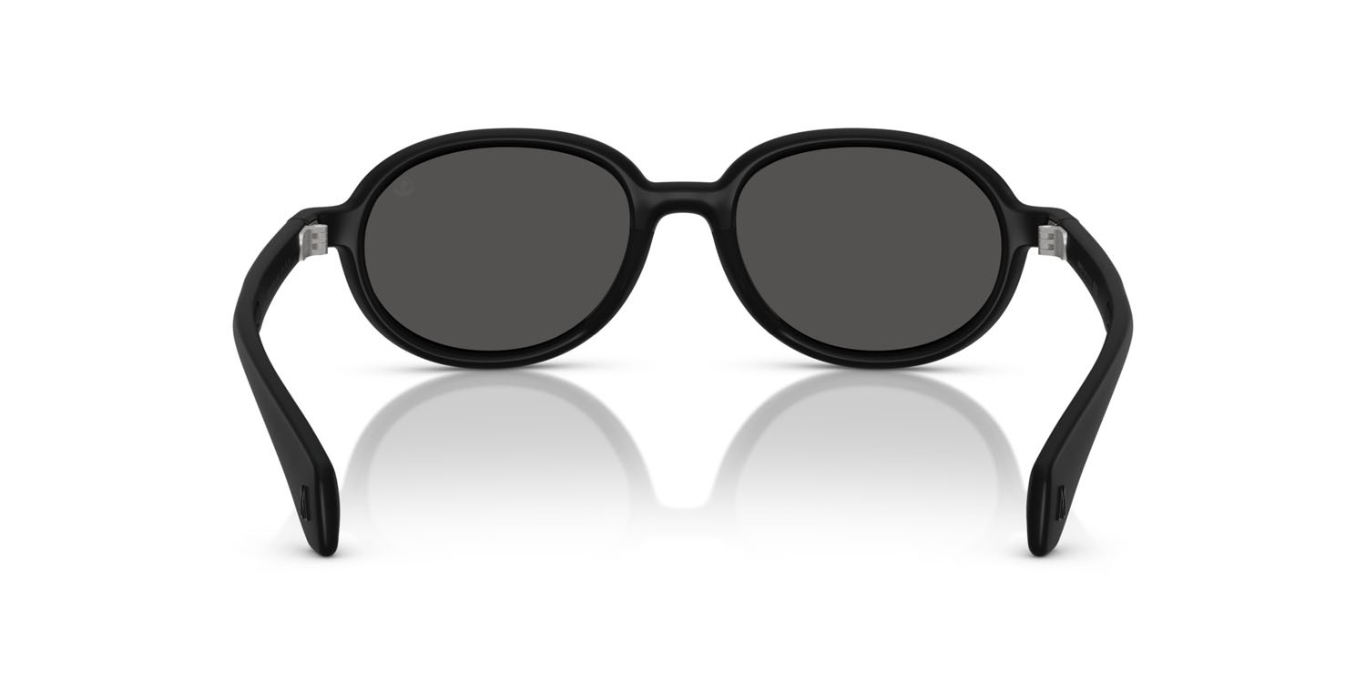 Occhiali da sole Moncler Caprice ME 8006 (500687) colore nero opaco forma ovale lenti grigio chiaro sfumato nero