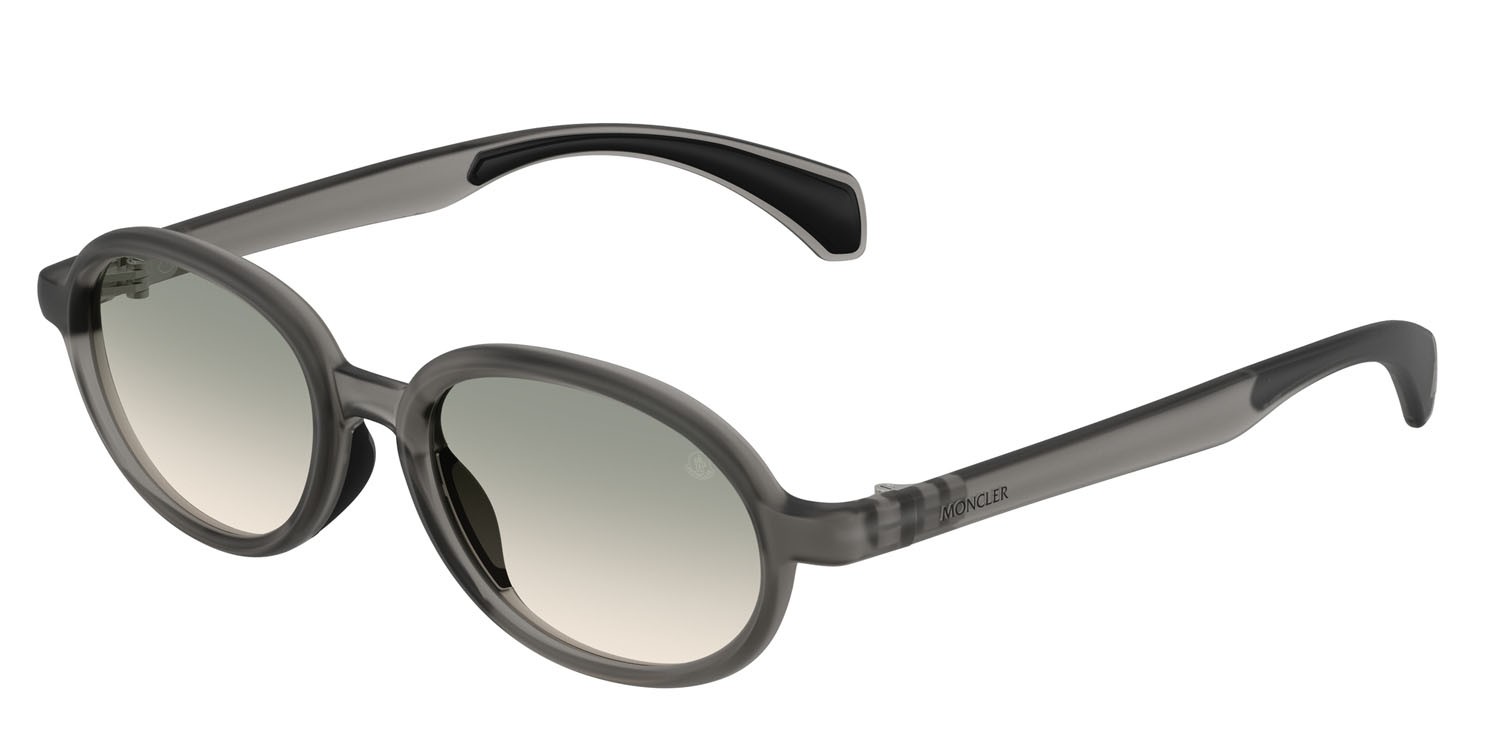 Occhiali da sole Moncler Caprice ME 8006 (50072C) colore grigio opaco trasparente forma ovale lenti marrone chiaro sfumato verde chiaro