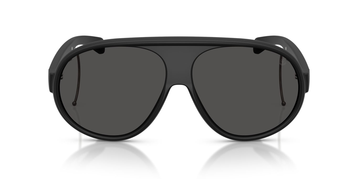 Sunglasses Moncler Vantaj ME 8007U (500687) color nero opaco shape aviator lenses grigio scuro tinta unita