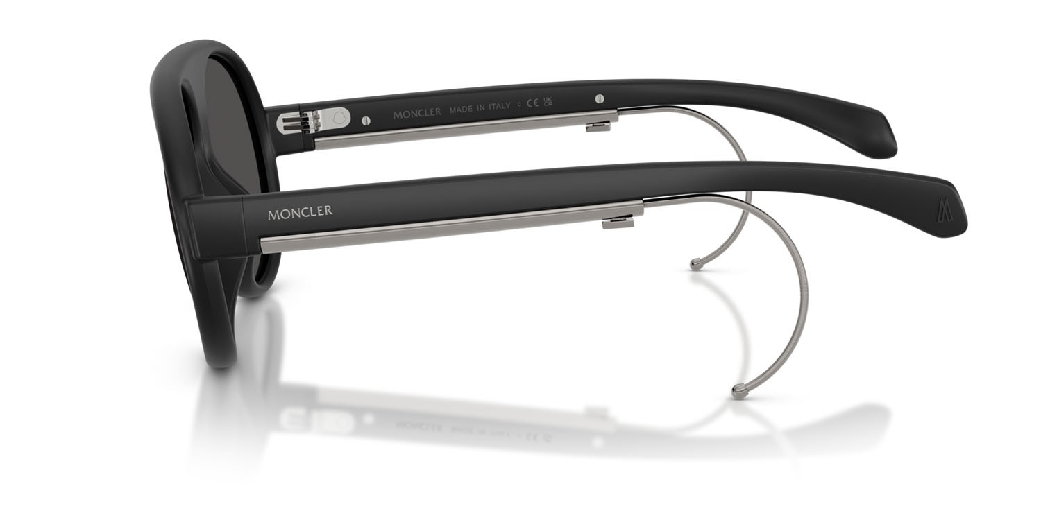 Sunglasses Moncler Vantaj ME 8007U (500687) color nero opaco shape aviator lenses grigio scuro tinta unita